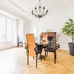 Exceptional Apartment Near The Eiffel Tower 3 Bdr 5 P